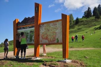 Panneau d'information touristique du massatois