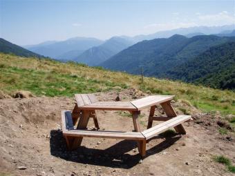 Table de pique-nique panoramique - Canton d'Oust